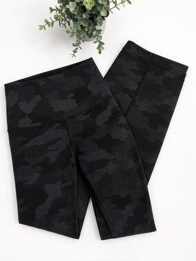 Lululemon Wunder Train High-Rise Crop 23"
Heritage 365 Camo Deep Coal Size 4